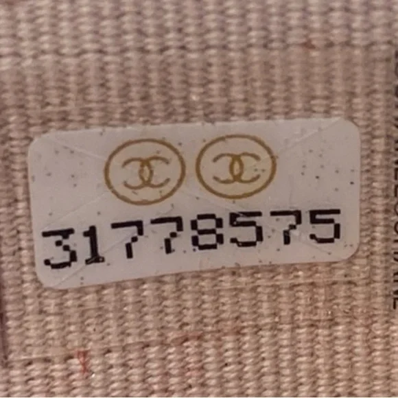 Chanel Classic Flap Card Holder on Chain Quilted Caviar Mini - Picture 5 of 7